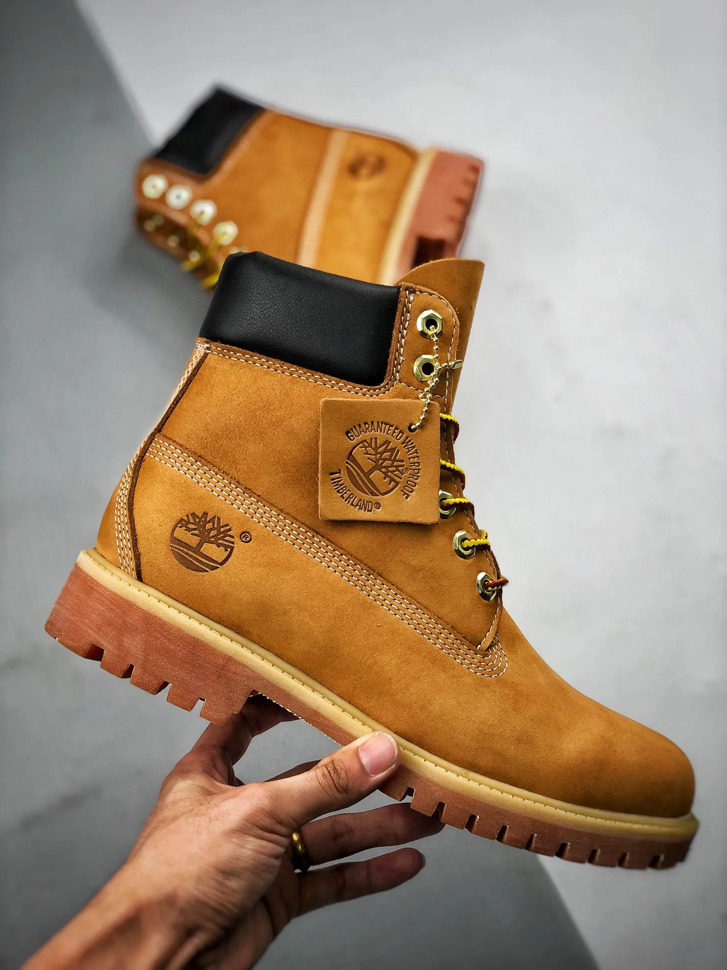 💰520 (cost-effective version) 2024 Timberland/Timberland Original hardware molded shoelace buckle Newly upgraded top-notch technology Zhongshan original factory OEM Original imported waterproof leather Pure rubber wear-resistant outsole Horizontal folding dynamic water-repellent Original consistent full frosted leather collar Full cow lining Brand new original packaging shoe box The market exclusively supplies Timberland's new version of Timberland's packaging boxes and accessories. The four-line computer stitching is made of imported first-layer nubuck leather to resist water splashing. Anti-fatigue shock-absorbing honeycomb PU insole. Lightweight anti-slip rubber foam combination sole. Timberland 6 Inch Leather Boots Timberland classic outdoor 6-inch rhubarb. Size: Female 35.5 36 37 37.5, 38 38.5 39 Men's Timberland classic outdoor 8-hole 39.5 40 41 41.5 42 43 44 45 (leather shoe size: one size larger than sports shoes!)